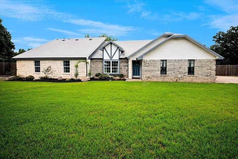 9716 Windsor Cir - Photo 4 of 26