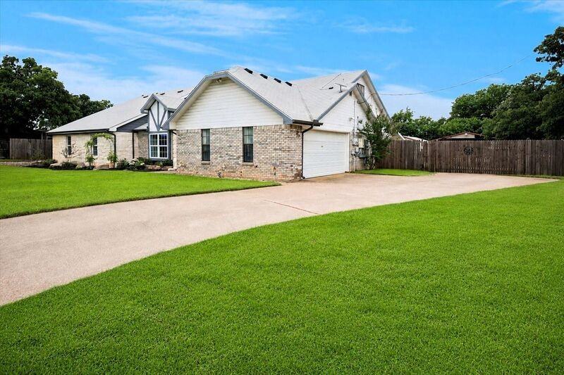 9716 Windsor Cir - Photo 5 of 26