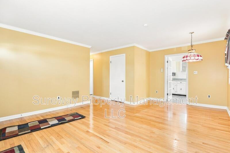 304 Brown St - Photo 4 of 15