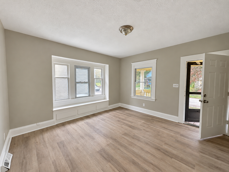 3711 E 61st St - Photo 2 of 9