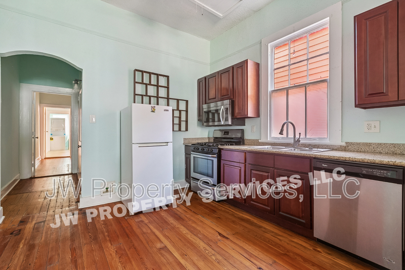 2310 Barracks St - Photo 4 of 14