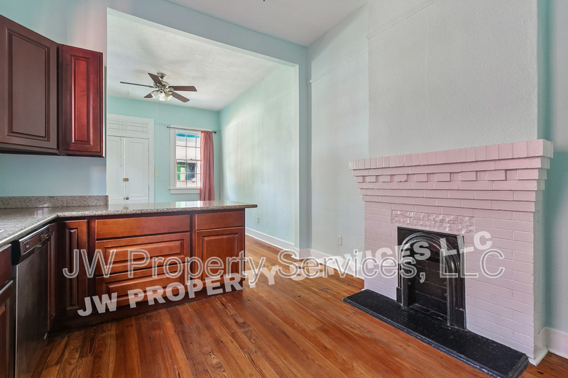 2310 Barracks St - Photo 5 of 14