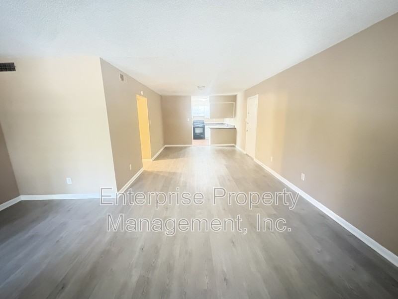 1982 Goldbrier Ln - Photo 7 of 20