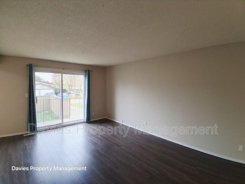 7121 80 Ave Nw - Photo 5 of 21