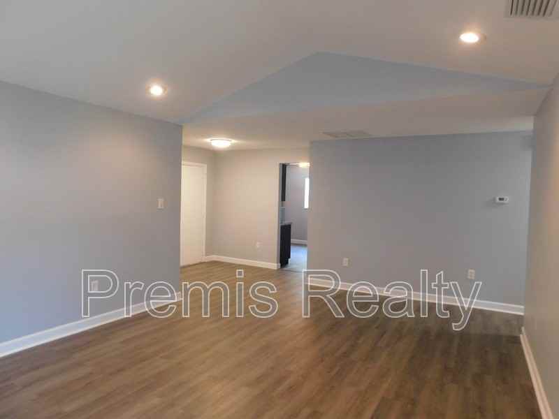 1846 E Orangeside Rd - Photo 3 of 10