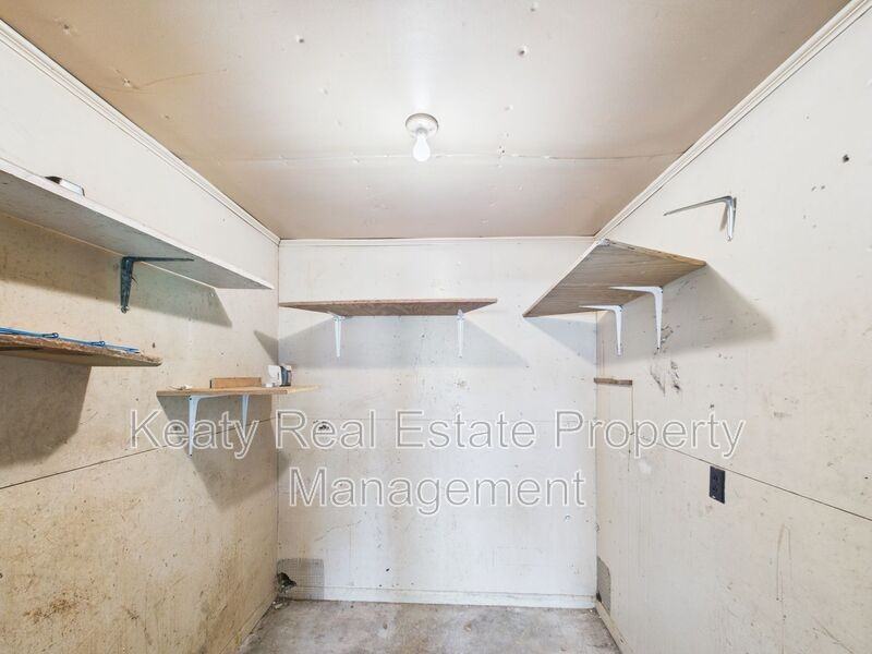202 Rampart St - Photo 3 of 32