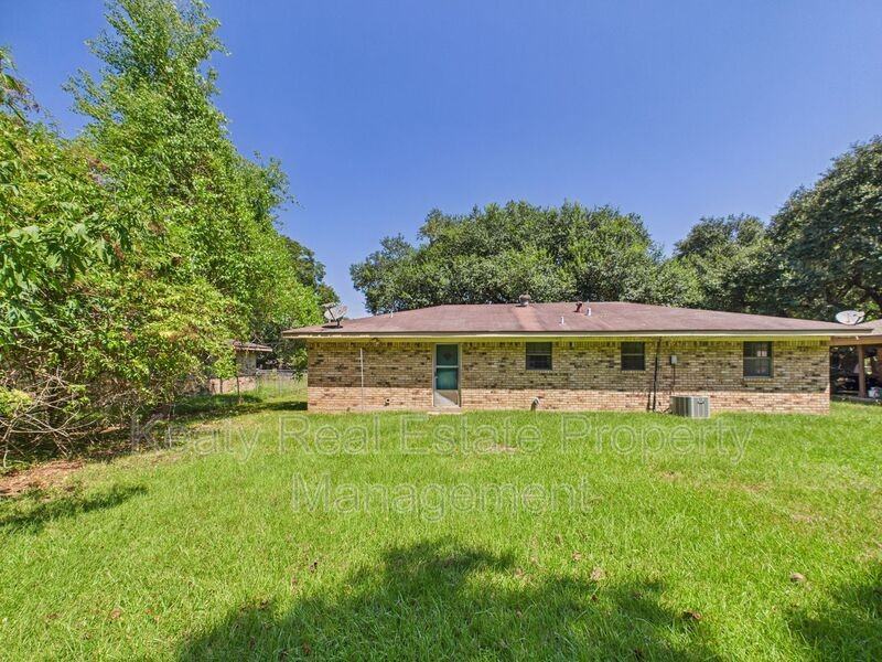 202 Rampart St - Photo 4 of 32
