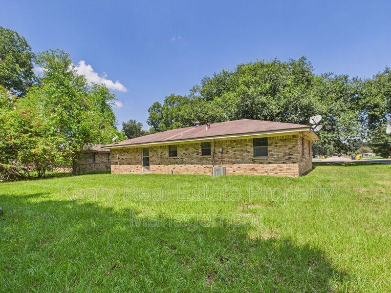 202 Rampart St - Photo 5 of 32