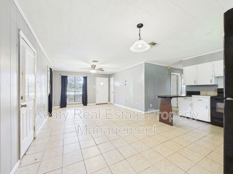 202 Rampart St - Photo 7 of 32