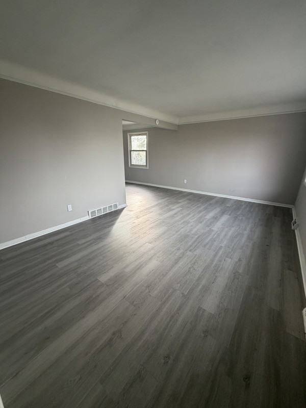 18612 Restor Ave - Photo 2 of 7