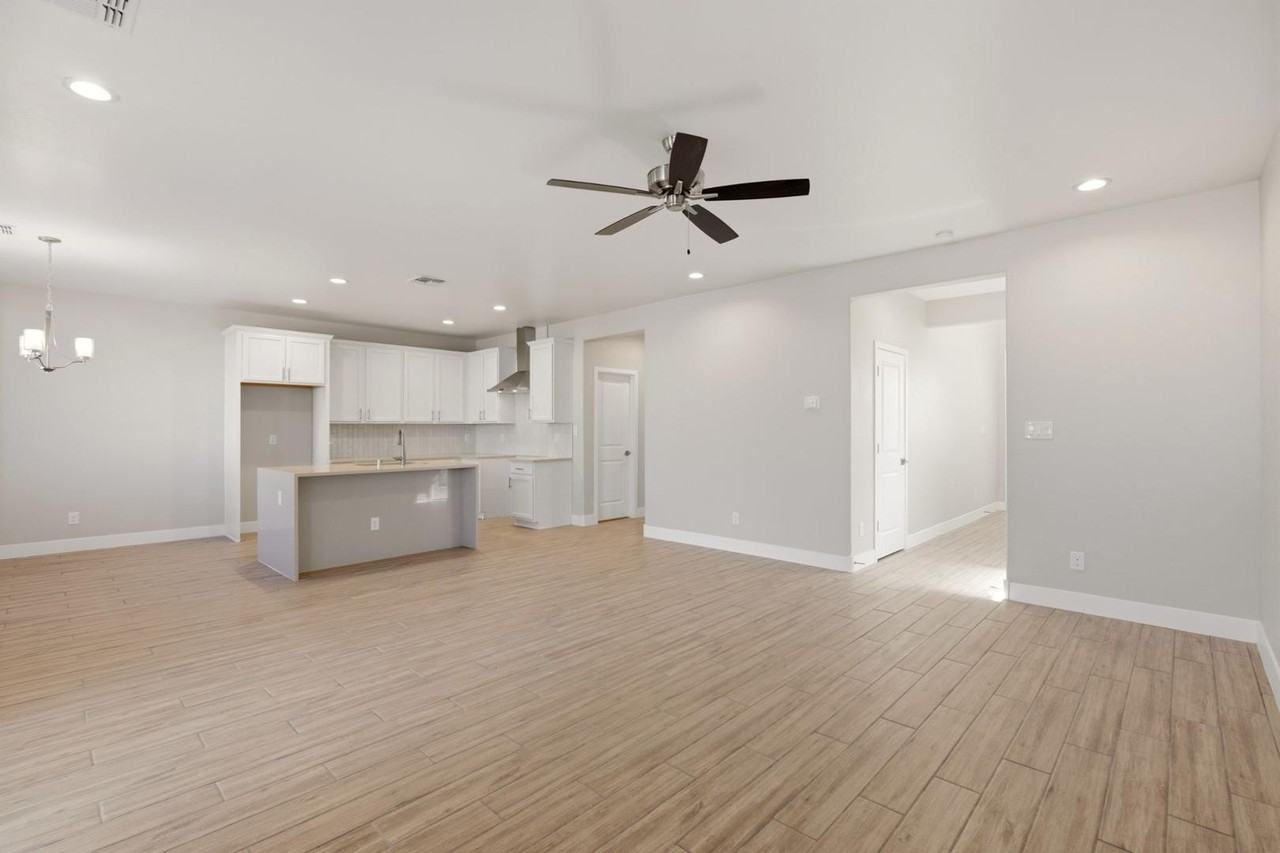 4408 Wymont Cir Ne - Photo 4 of 23