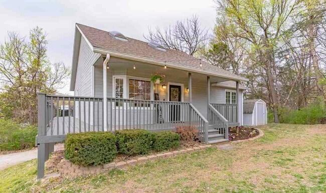 2420 Timberlane Dr - Photo 2 of 12