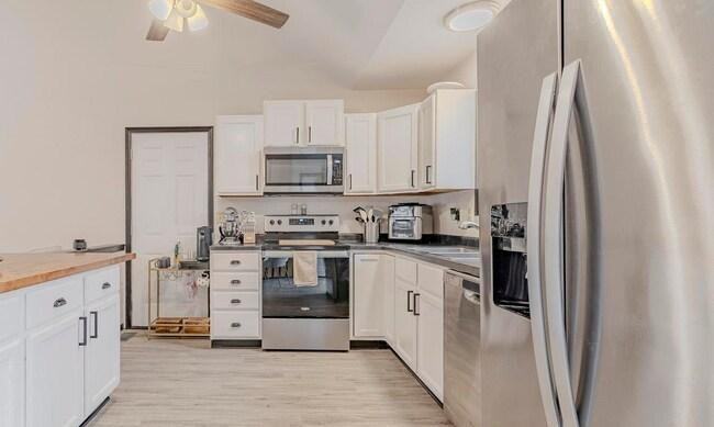 2420 Timberlane Dr - Photo 5 of 12