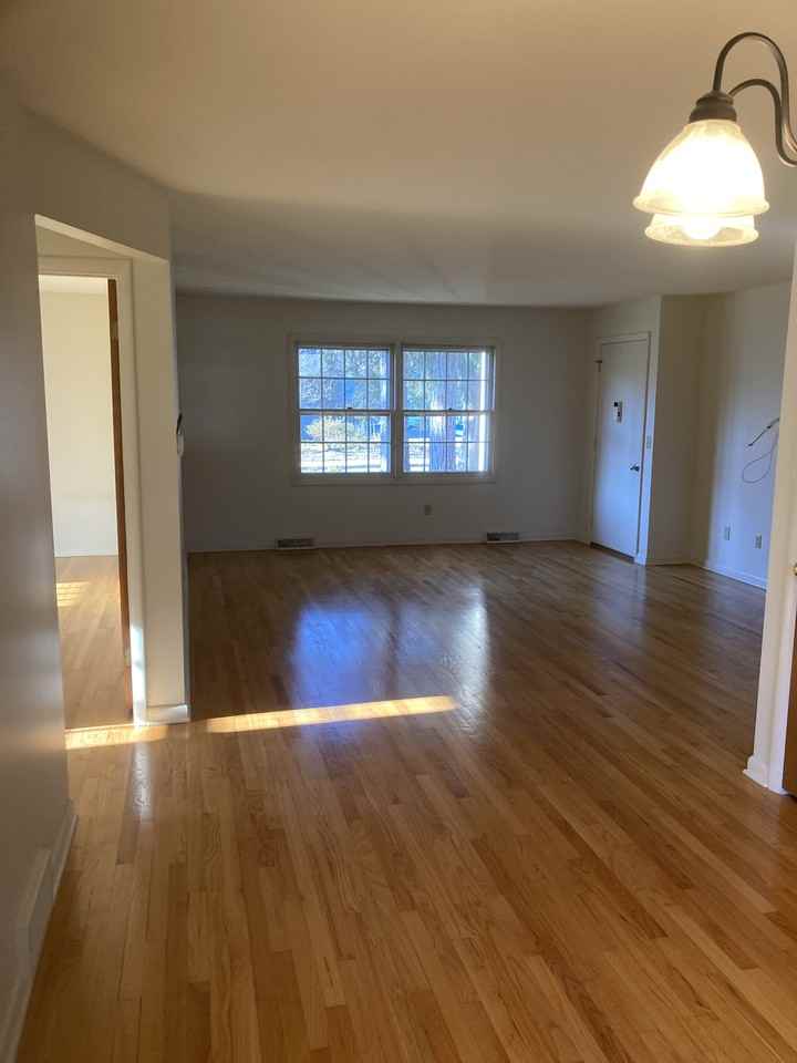 304 Kenwood Ave #1 - Photo 5 of 9