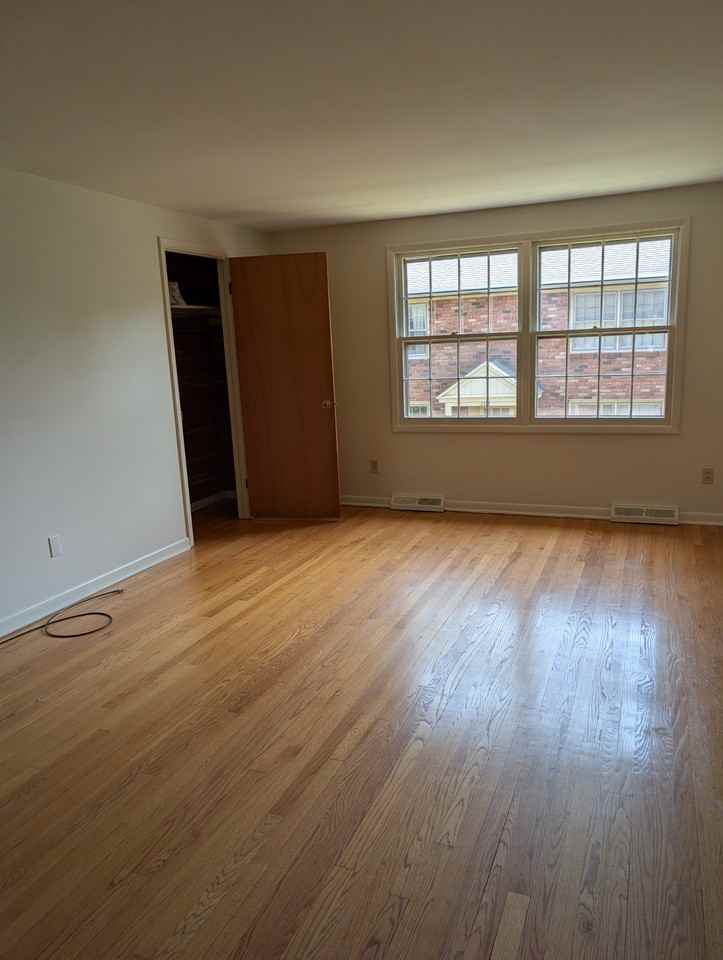 304 Kenwood Ave #1 - Photo 6 of 9