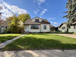 featured image of 715 8th St Nw #715