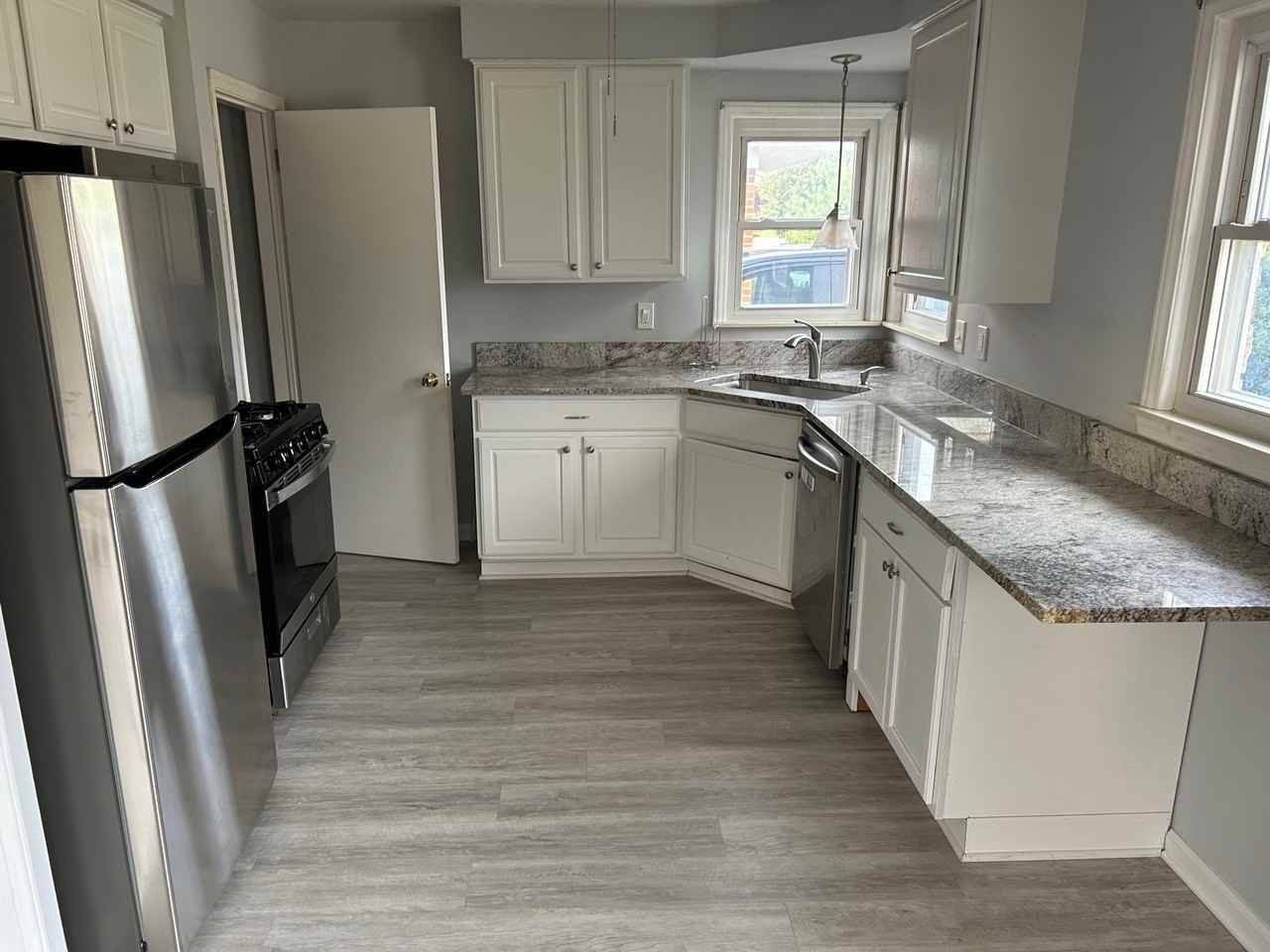 29931 Taylor St - Photo 3 of 10