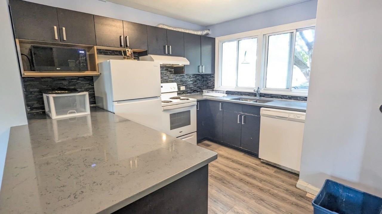 928 Randolph Ave - Photo 2 of 14