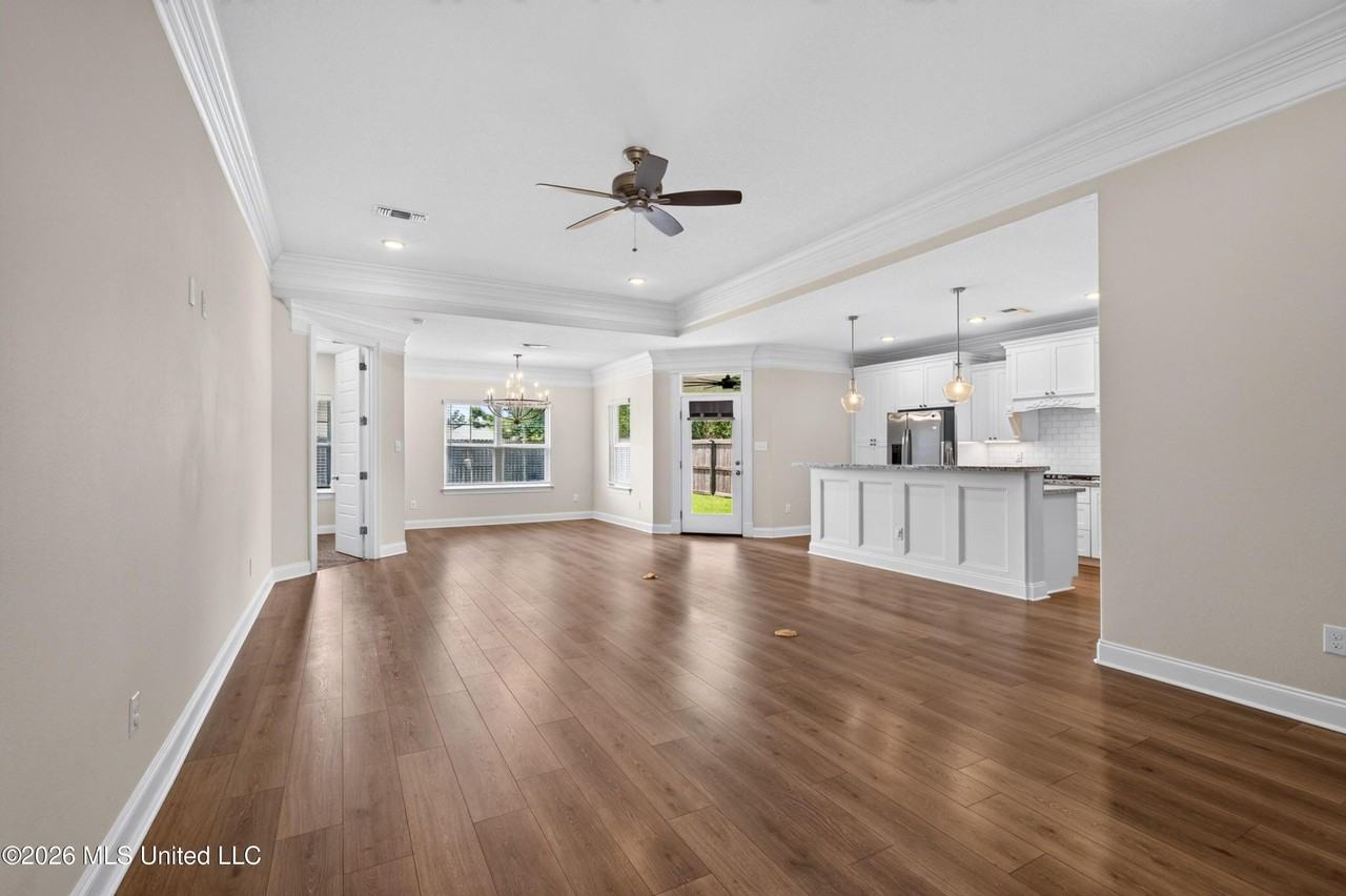 10497 W Landon Green Cir - Photo 5 of 35