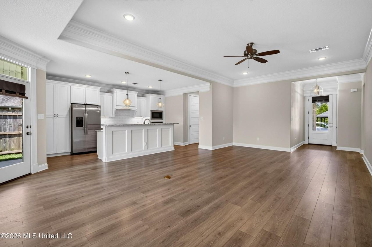 10497 W Landon Green Cir - Photo 6 of 35
