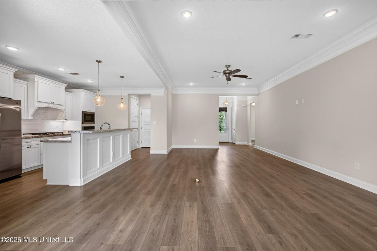 10497 W Landon Green Cir - Photo 7 of 35