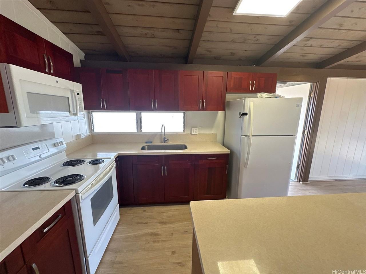 2409 Anihinihi St - Photo 2 of 17