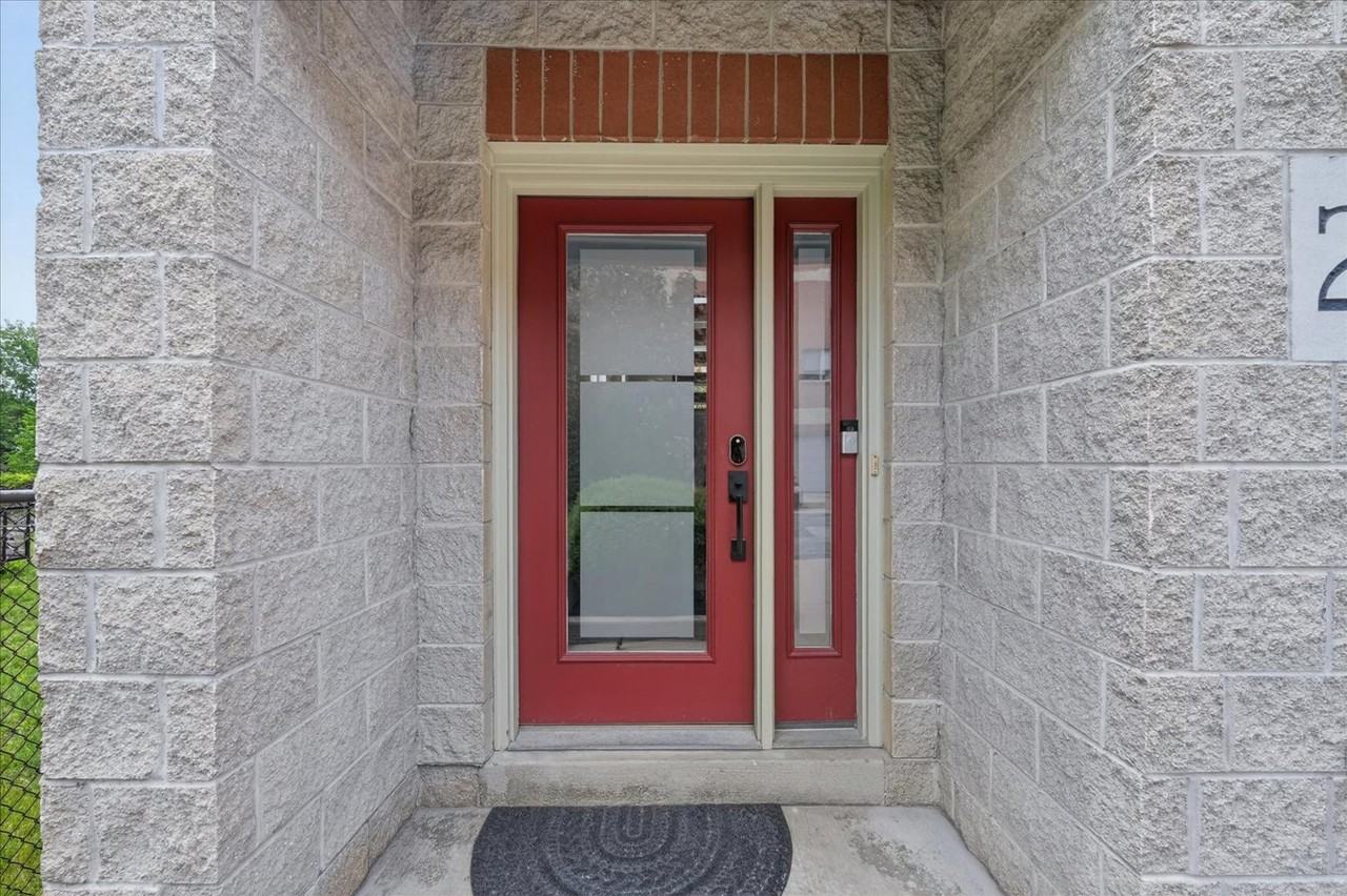 145 S Saint Clair St #23 - Photo 3 of 50