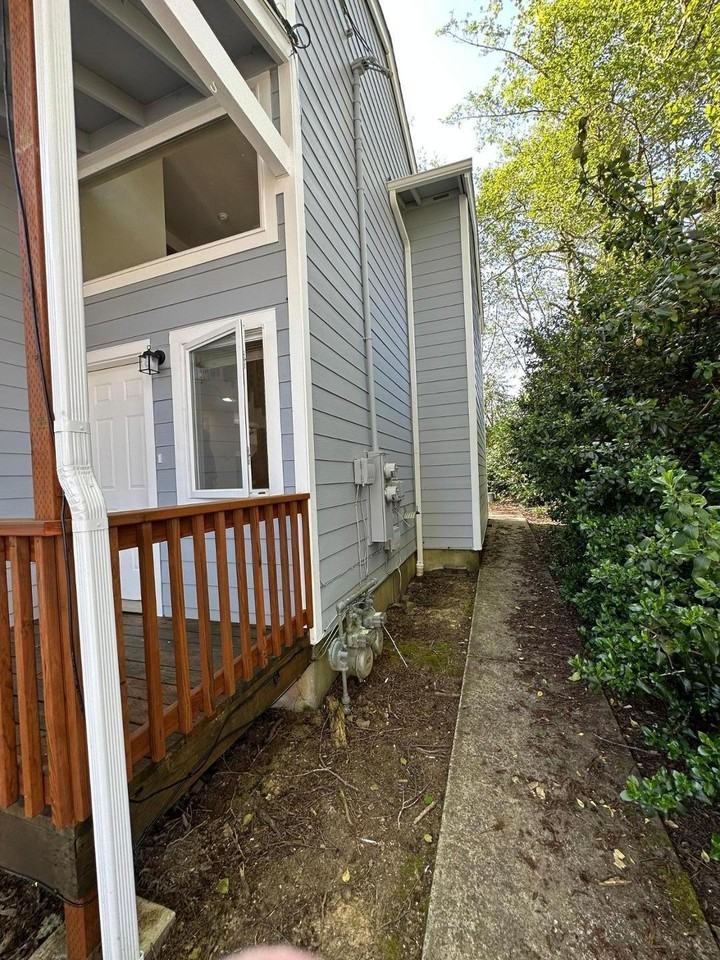 1829 Spruce Dr - Photo 2 of 14