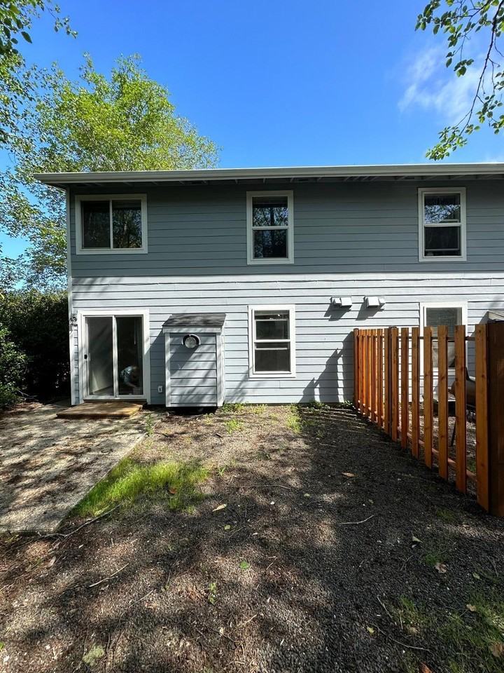 1829 Spruce Dr - Photo 3 of 14