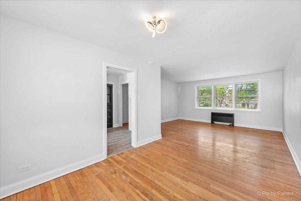 2719 W Berwyn Ave #3 - Photo 4 of 15