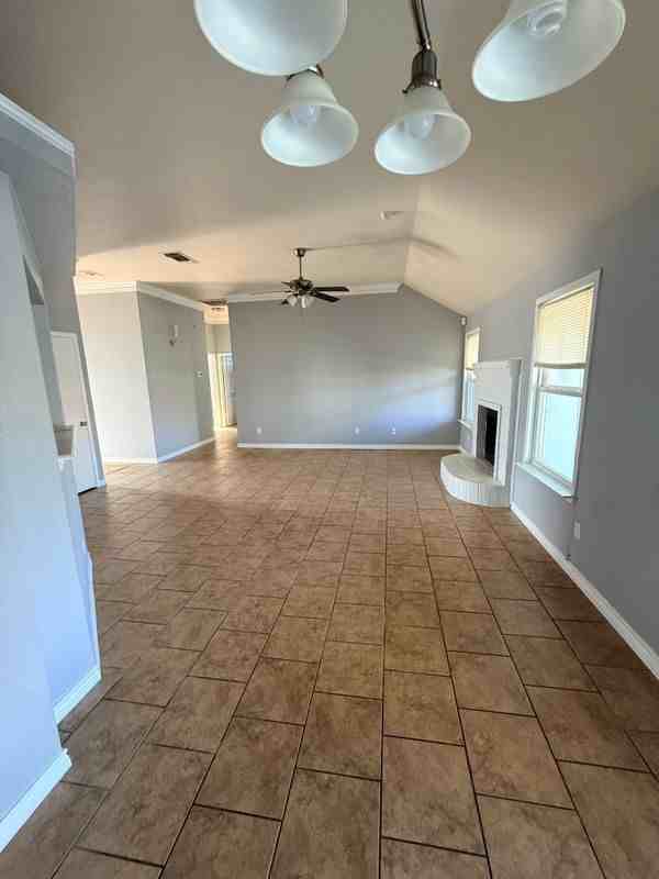 2711 Starling Dr - Photo 2 of 3