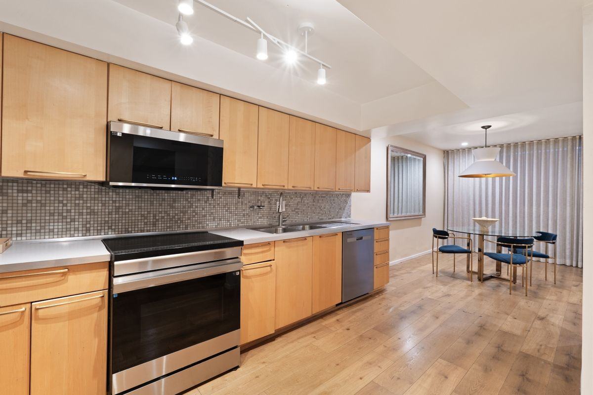 7270 Hillside Ave - Photo 4 of 13