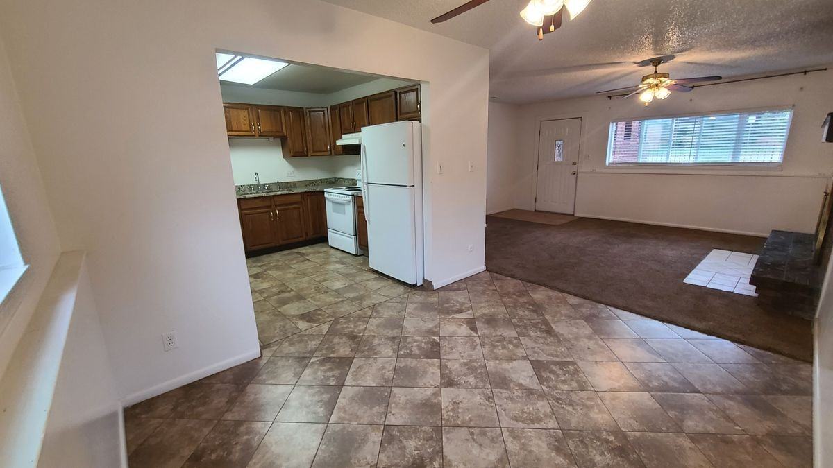 7240 Cherry St - Photo 3 of 20