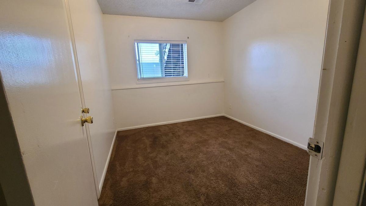 7240 Cherry St - Photo 5 of 20