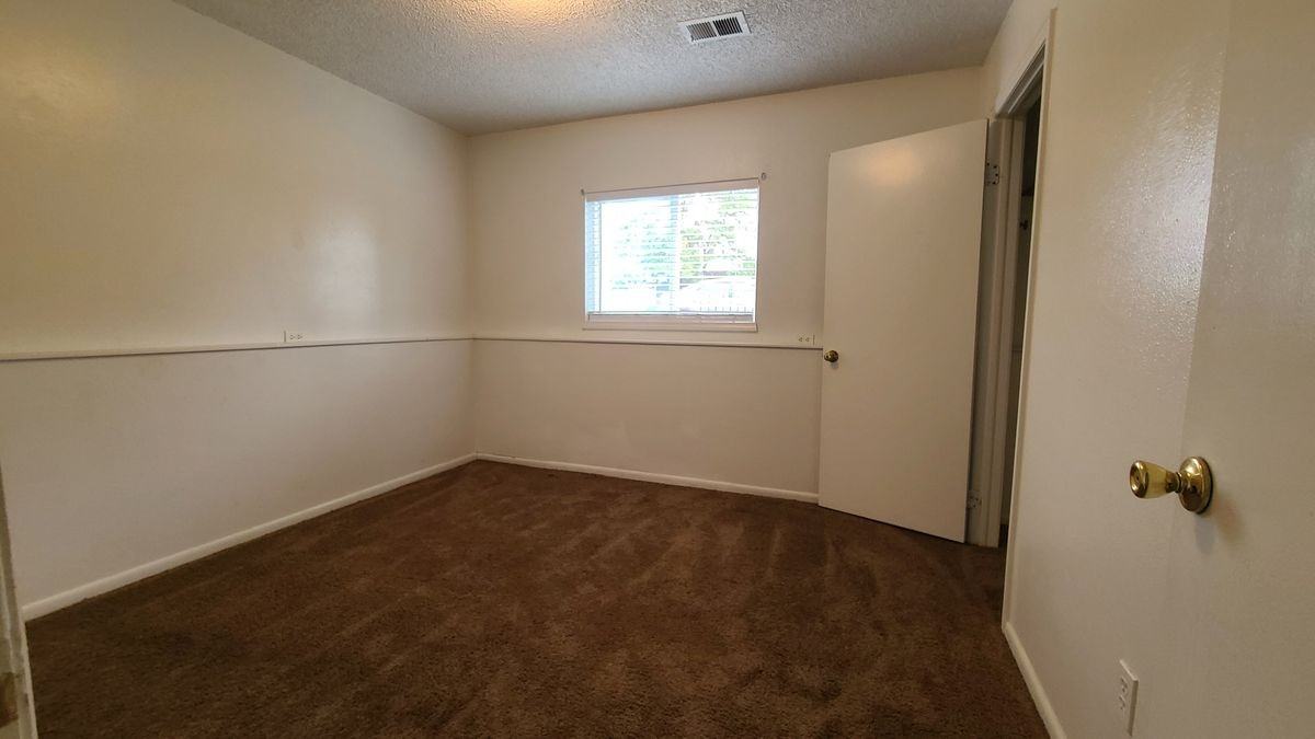 7240 Cherry St - Photo 6 of 20