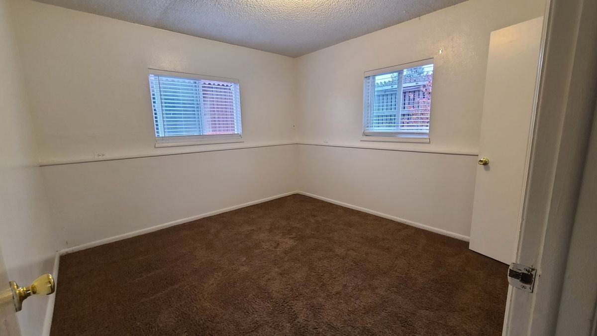 7240 Cherry St - Photo 7 of 20