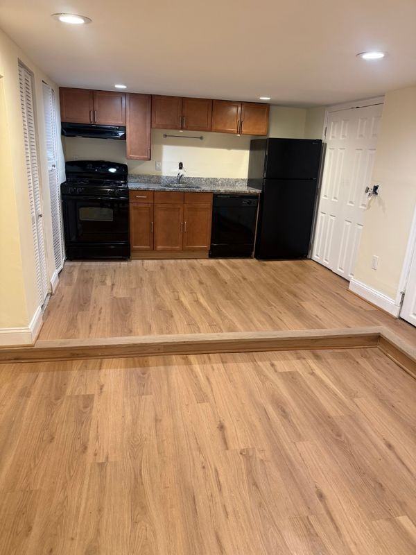 902 C St Ne - Photo 2 of 3