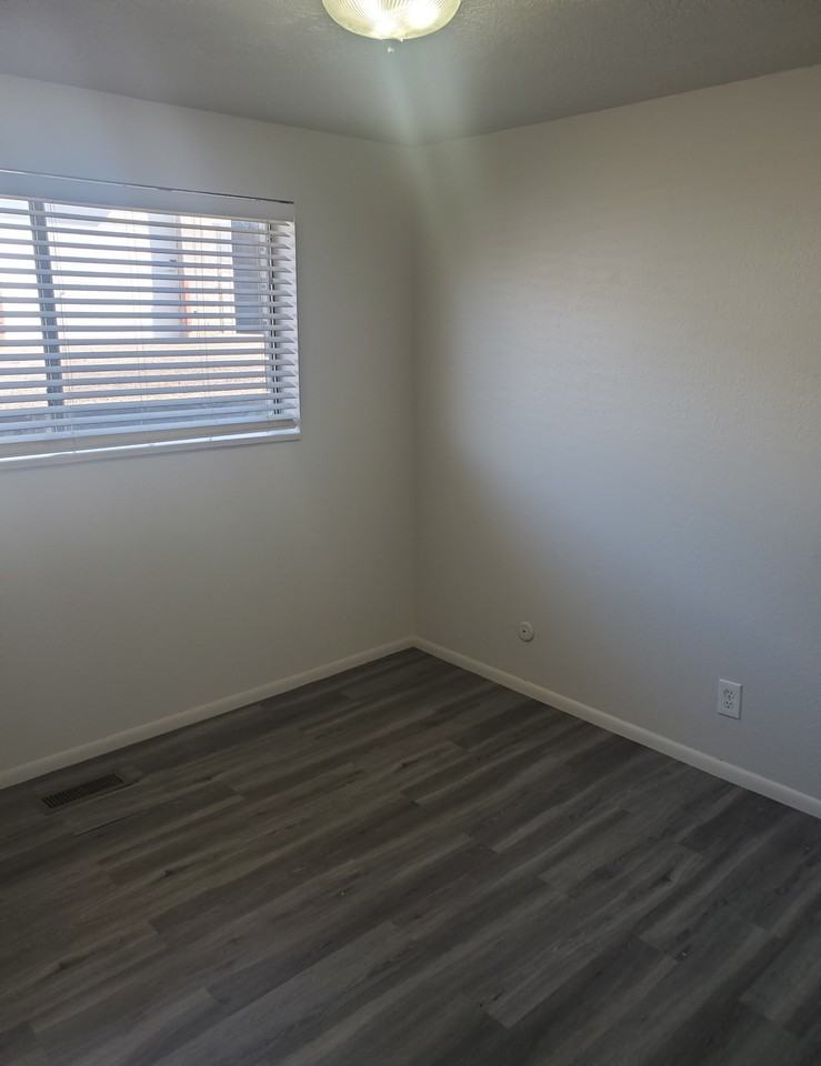 245 Sw - Photo 4 of 5