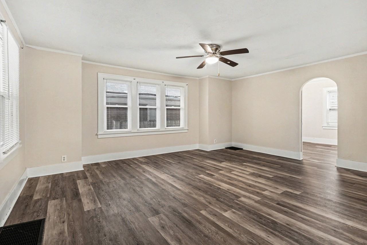 114 Altgeld St - Photo 3 of 15