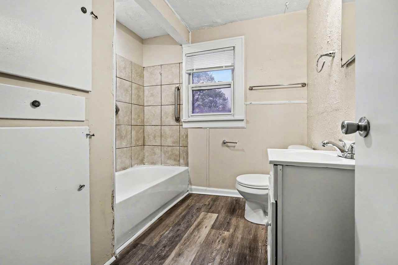 114 Altgeld St - Photo 6 of 15