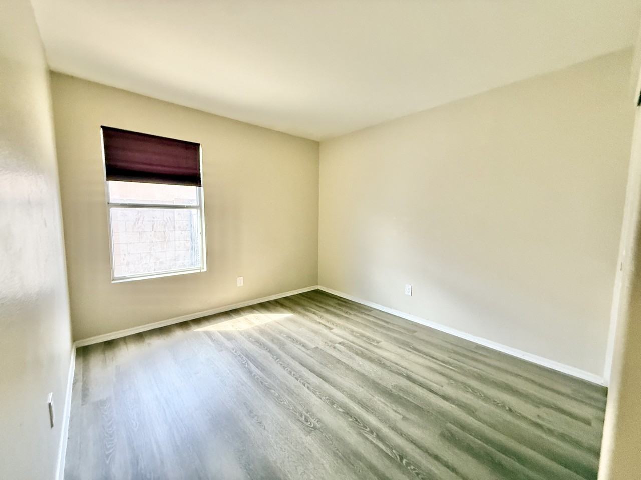 12409 W Roanoke Ave - Photo 4 of 17