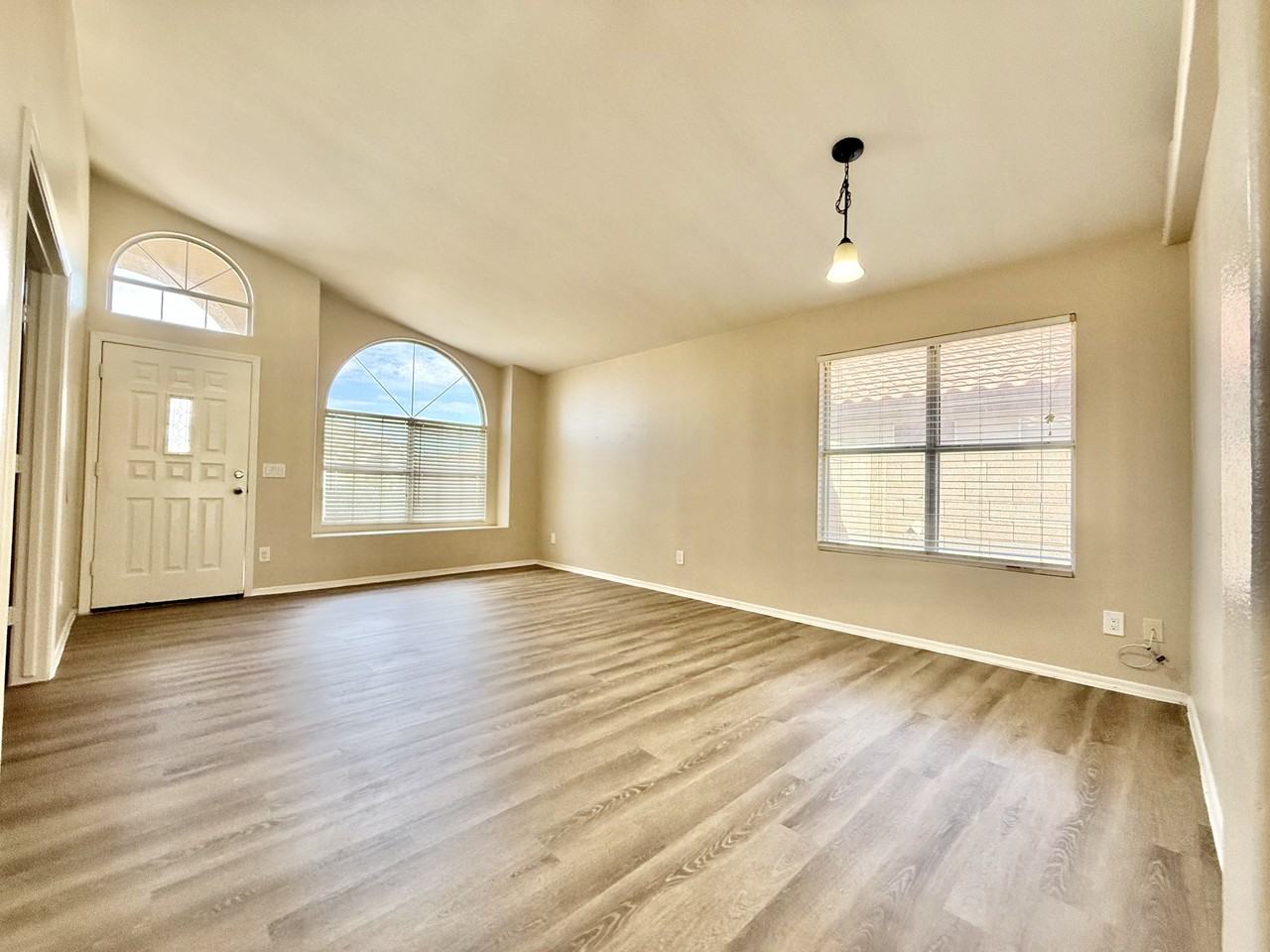 12409 W Roanoke Ave - Photo 6 of 17