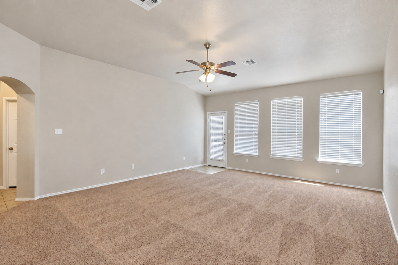 9500 Raeburn Ct - Photo 6 of 48