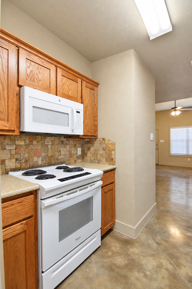 1210 Honor Ln - Photo 4 of 15