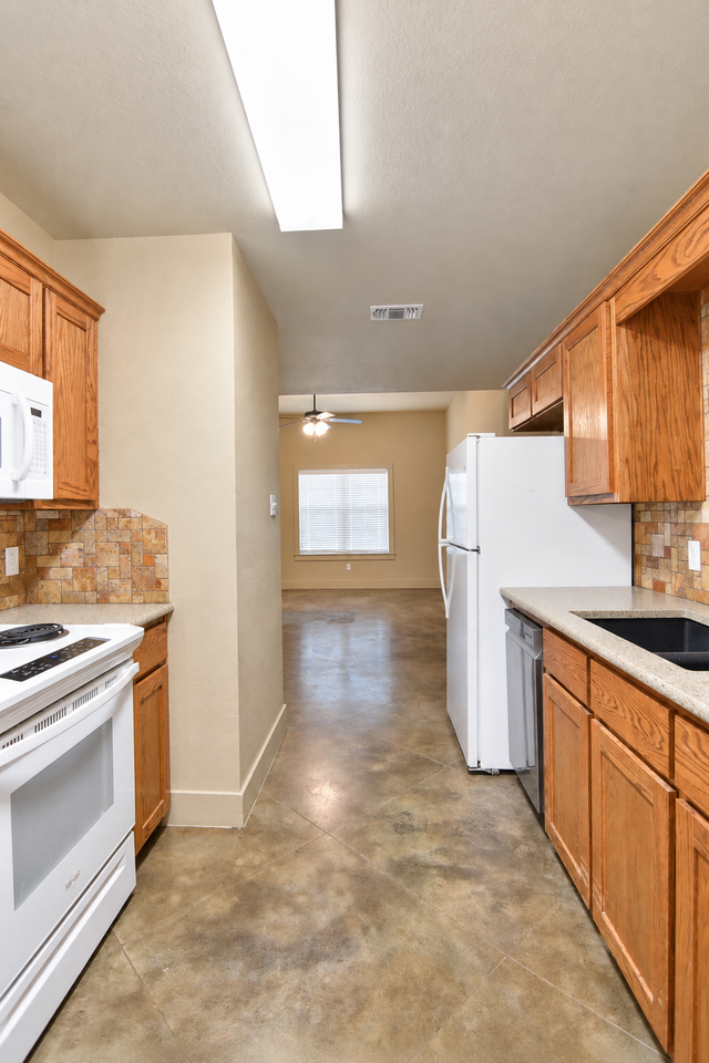 1210 Honor Ln - Photo 5 of 15