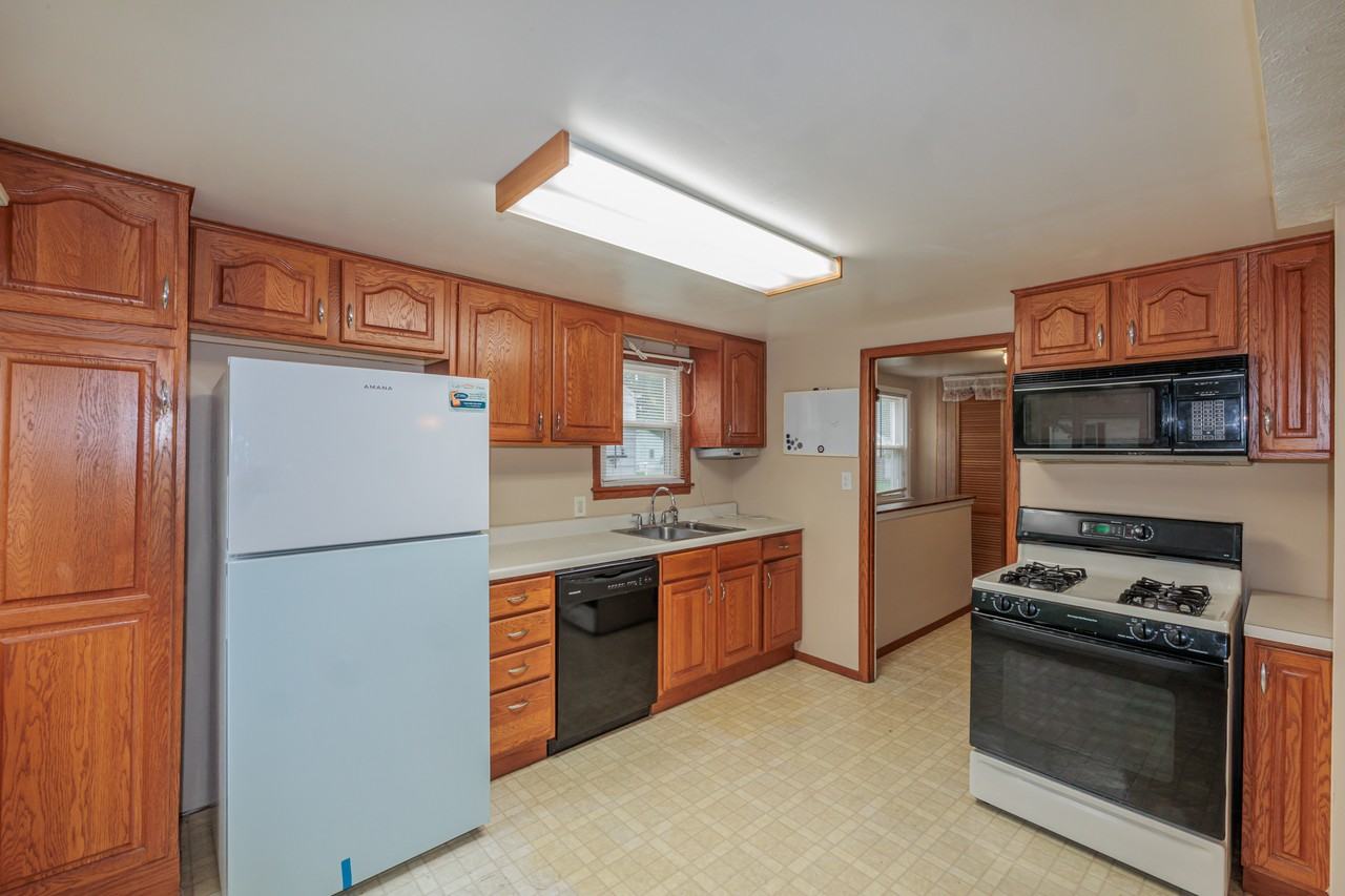 1312 E 340th St - Photo 2 of 20