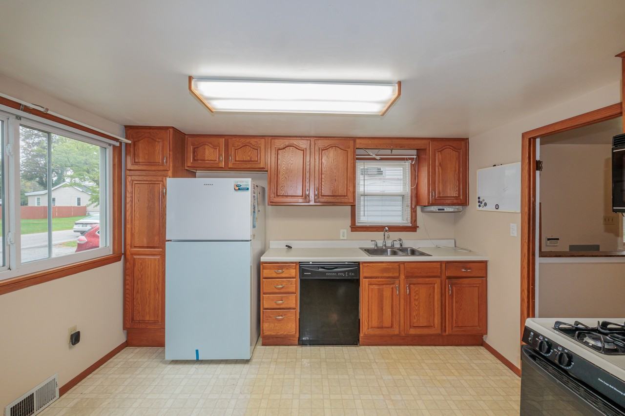 1312 E 340th St - Photo 3 of 20