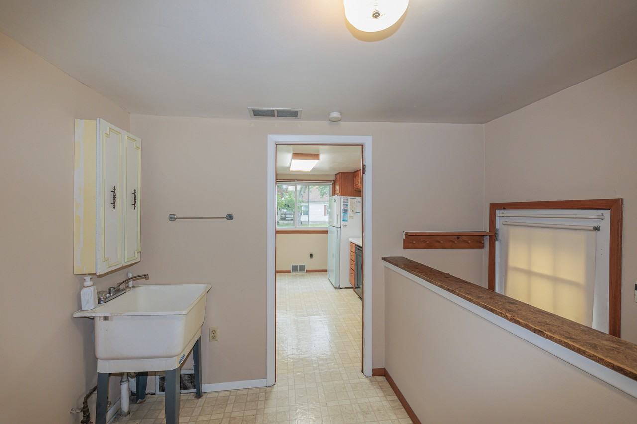 1312 E 340th St - Photo 6 of 20