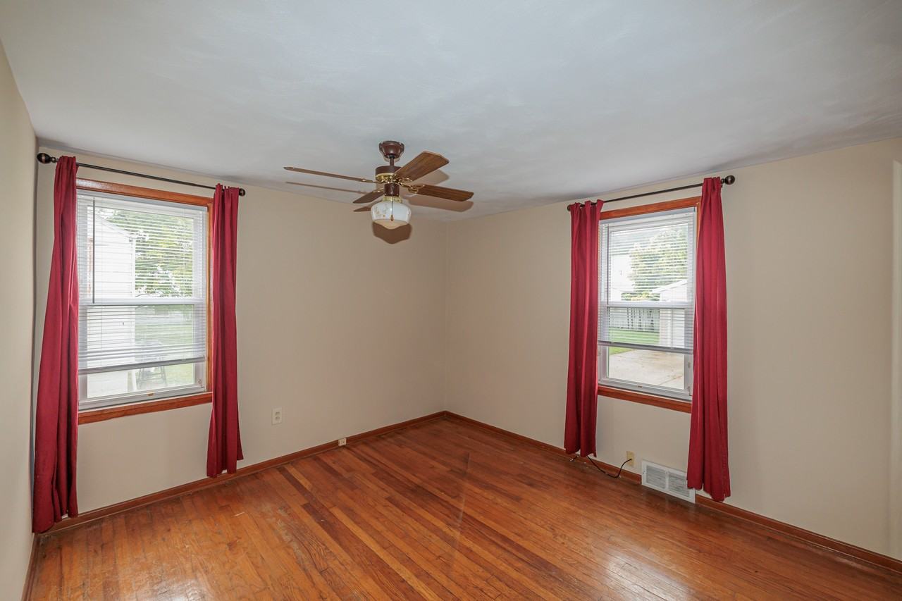 1312 E 340th St - Photo 7 of 20