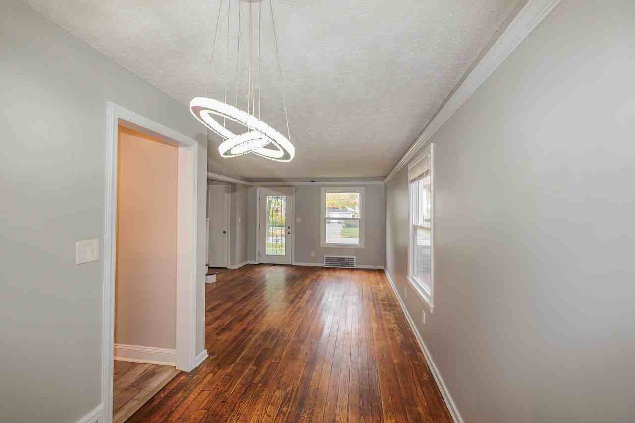 1558 E 256th St - Photo 5 of 15